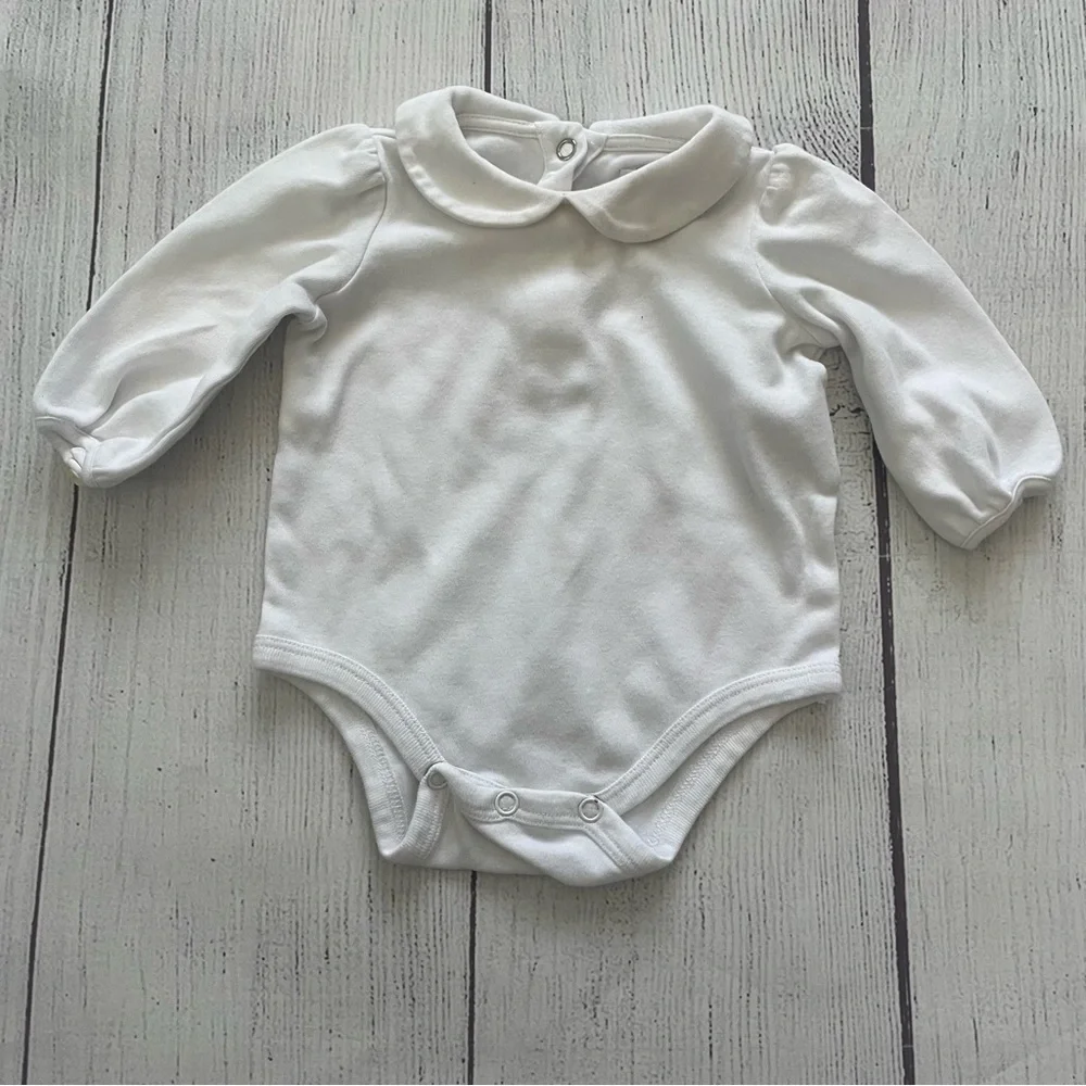 Ralph Lauren Classic White Long Sleeve Rounded Collar Onesie Size 6 months